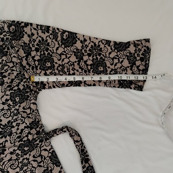 Rene' Rofe' sleepwear robe lace print nude and black short fancy robe sz. small - Picture 8 of 11